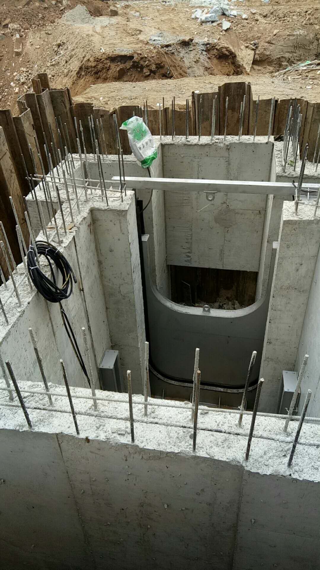 下开式堰门 (2).jpg